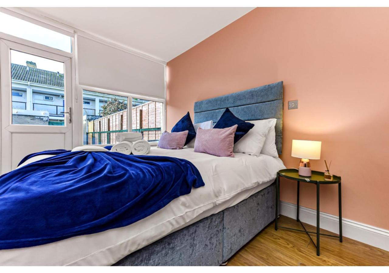 Stunning Family - Sleeps 11 Londen