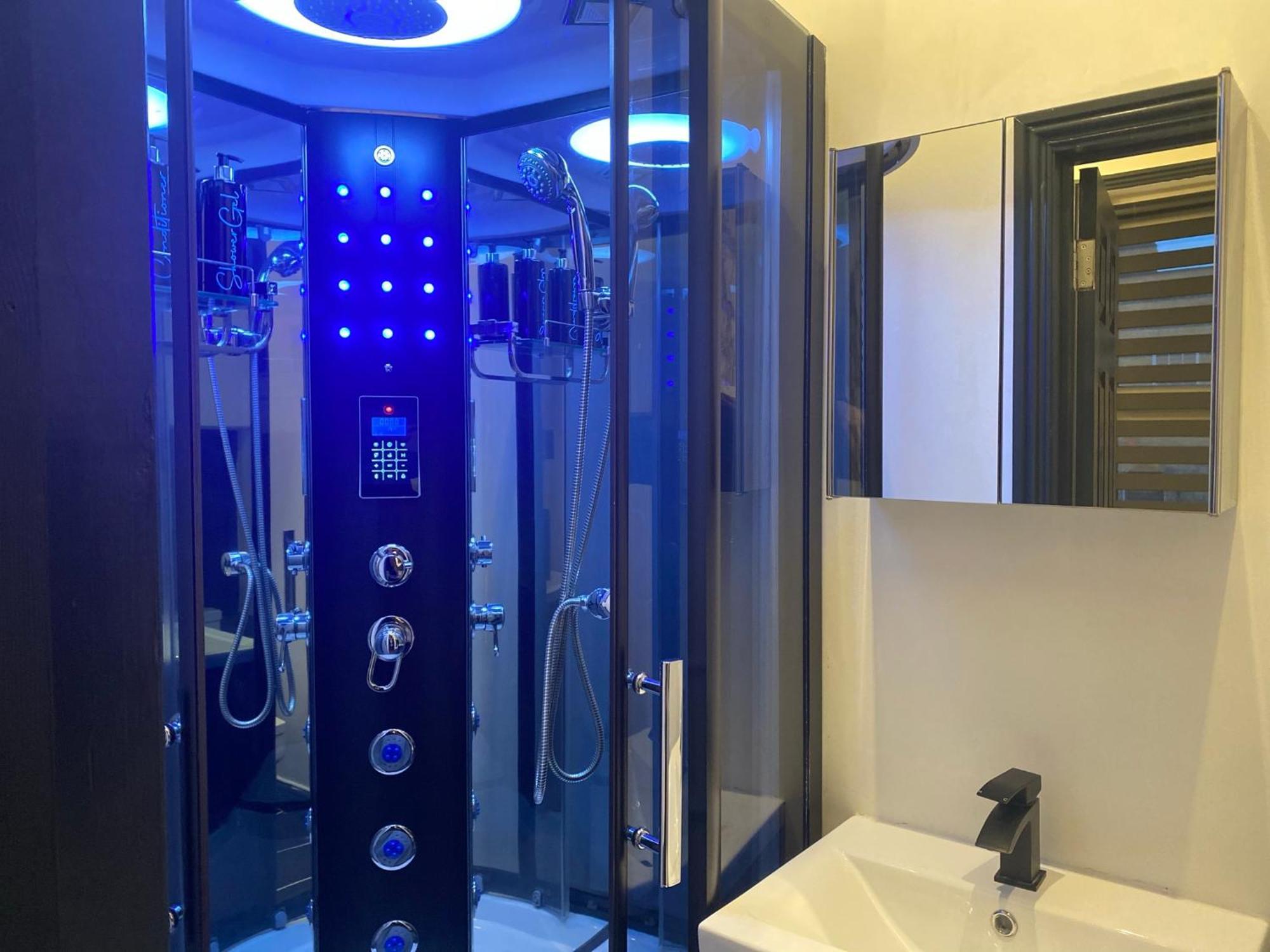 Duke And Duchess And - Private In Hot Tub Aparthotel