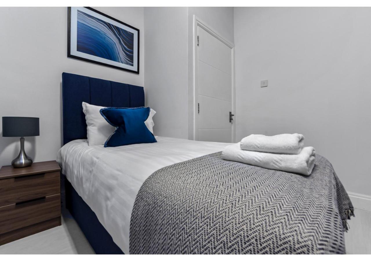 Captivating 2 Bd Flat In Londra