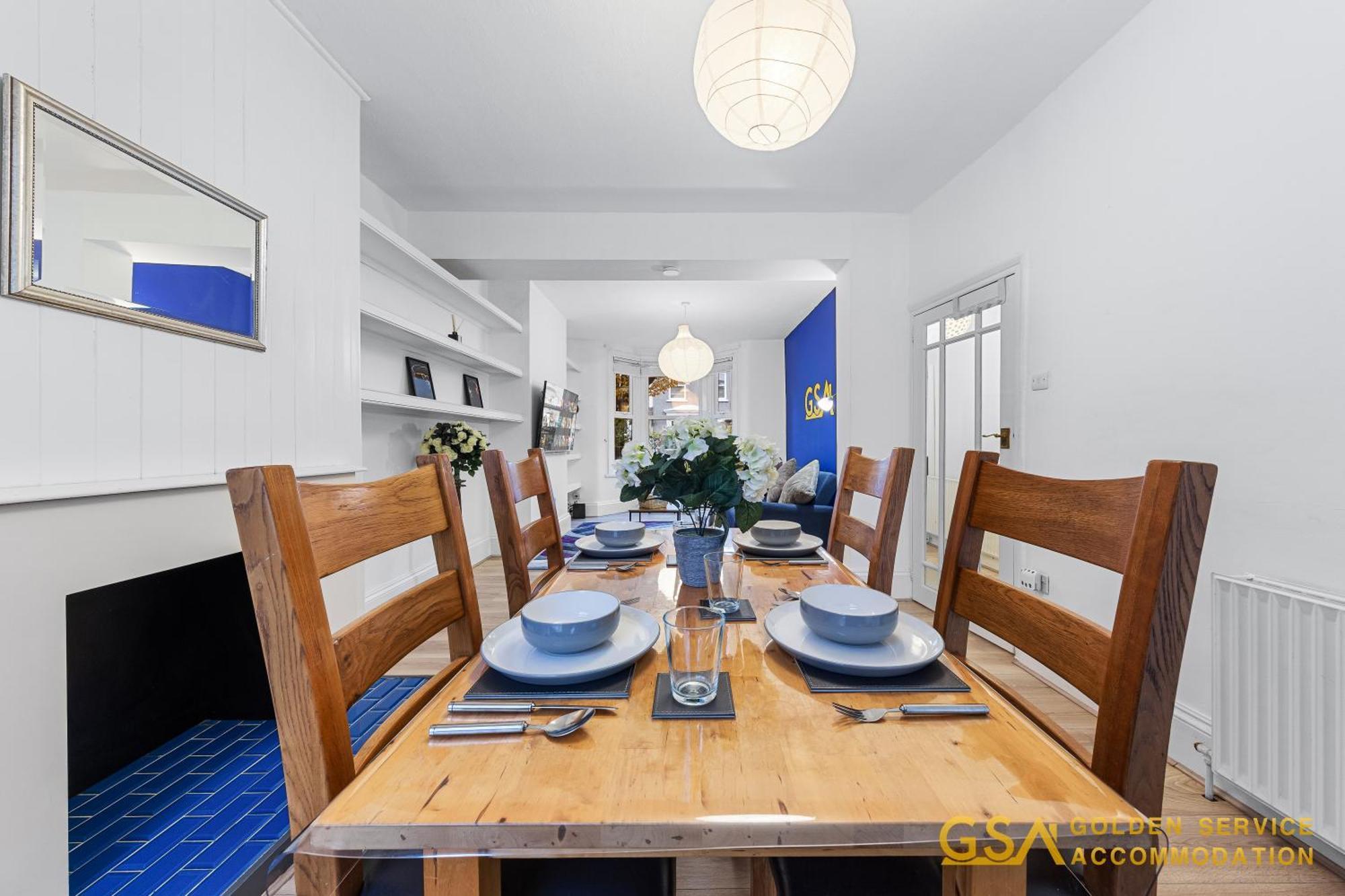 Stylist And Cosy 3 Bed House Leytonstone Sleeps 7 Feriehus London