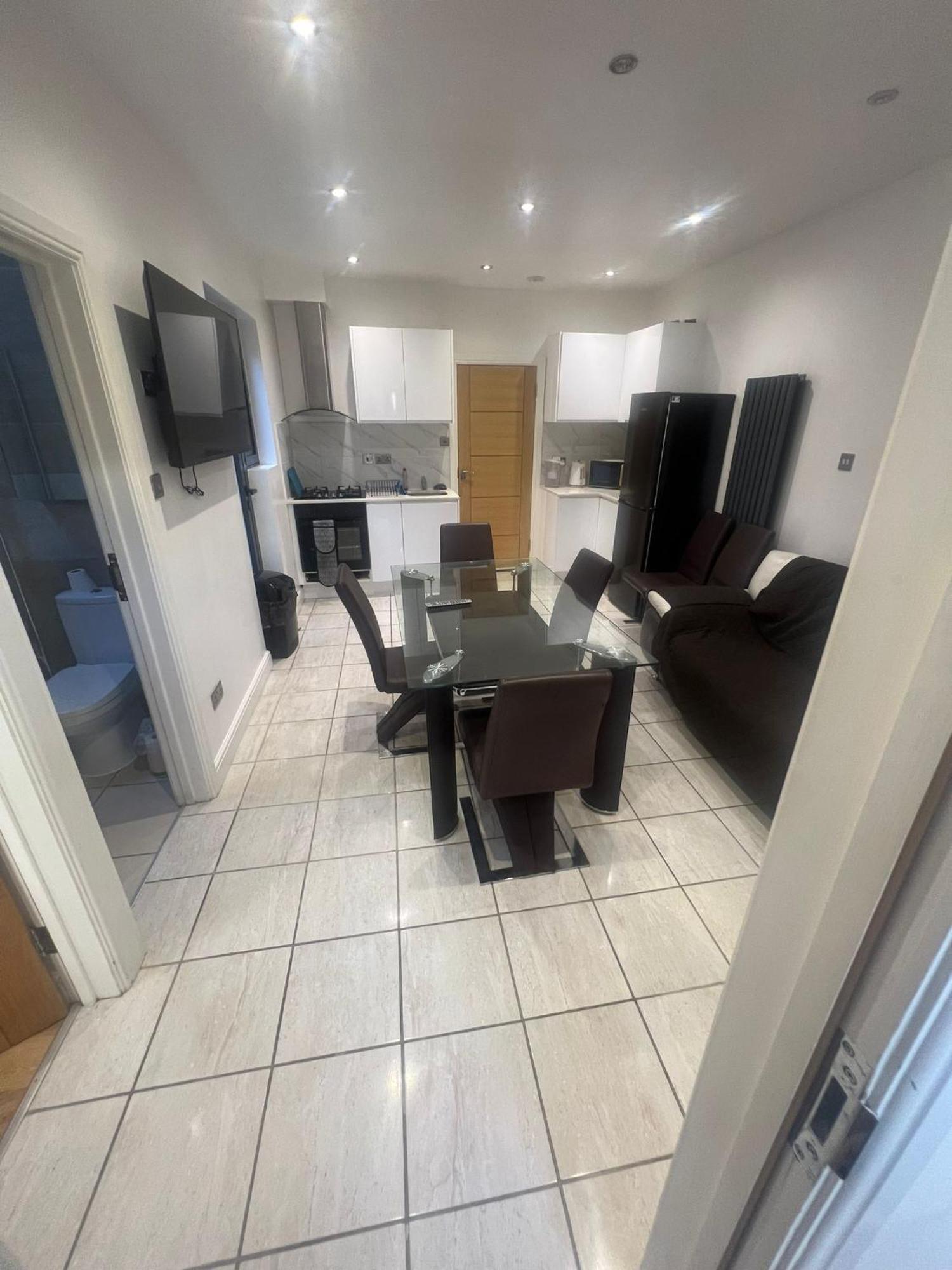 N8, Modern 2 Bedroom * Londra
