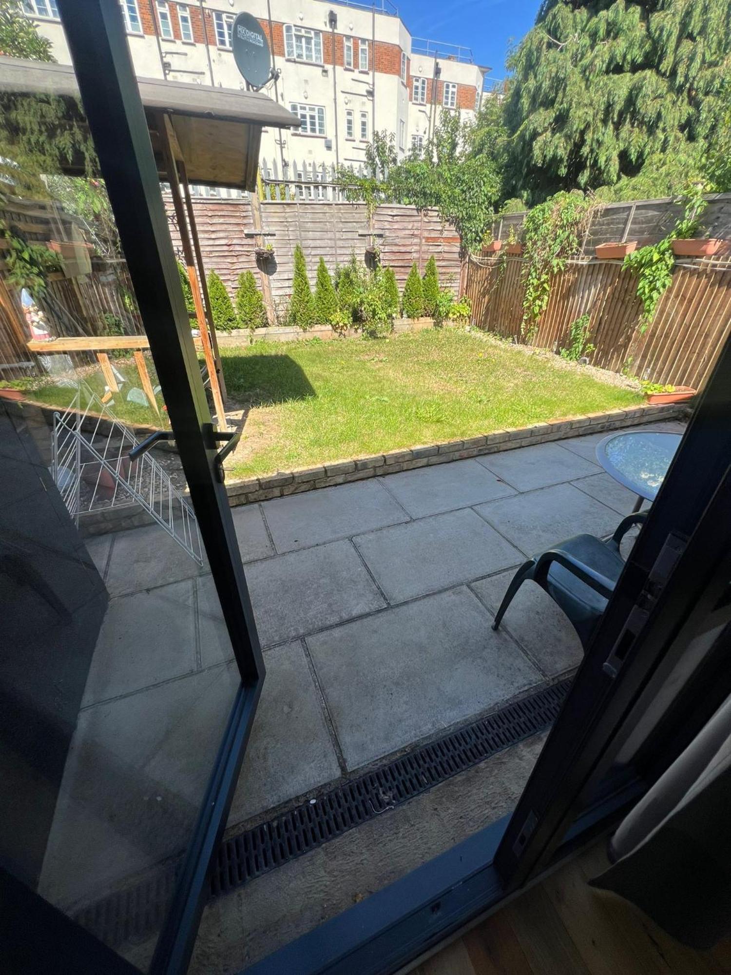 N8, Modern 2 Bedroom Londra