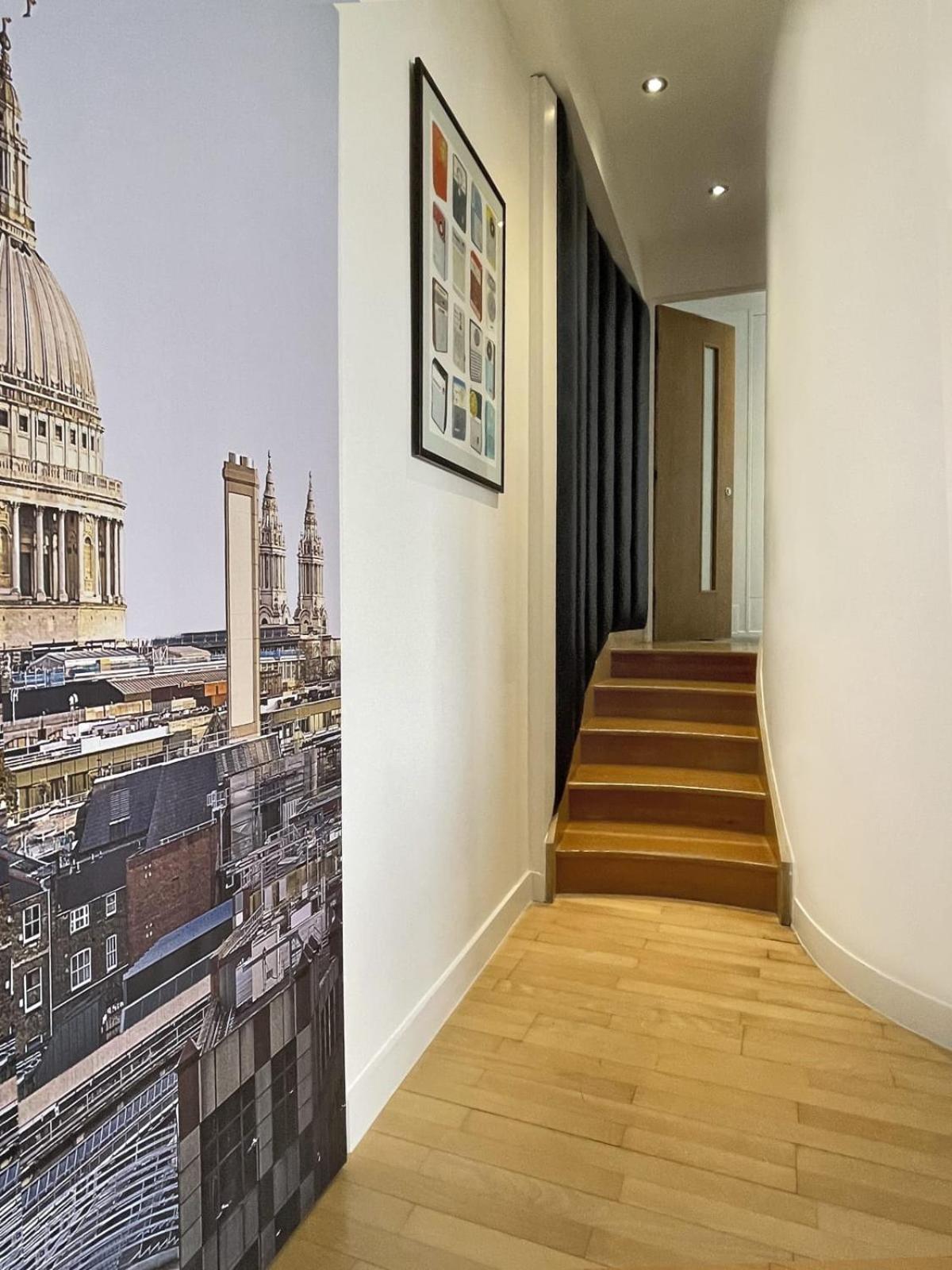 Quirky And Modern Clerkenwell Apartment London