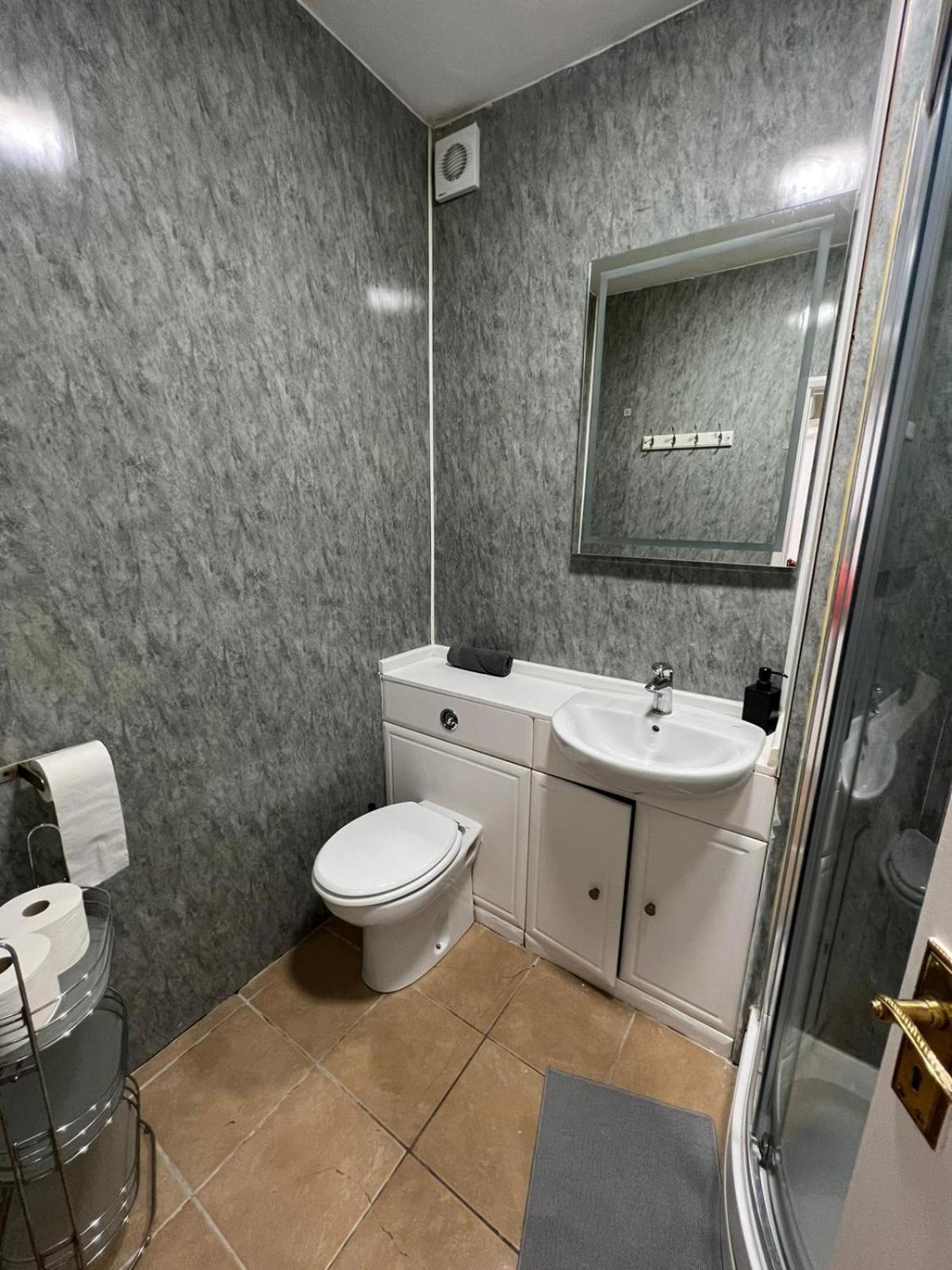Affordable In Shared Flat, Bridge Rum i privatbostad