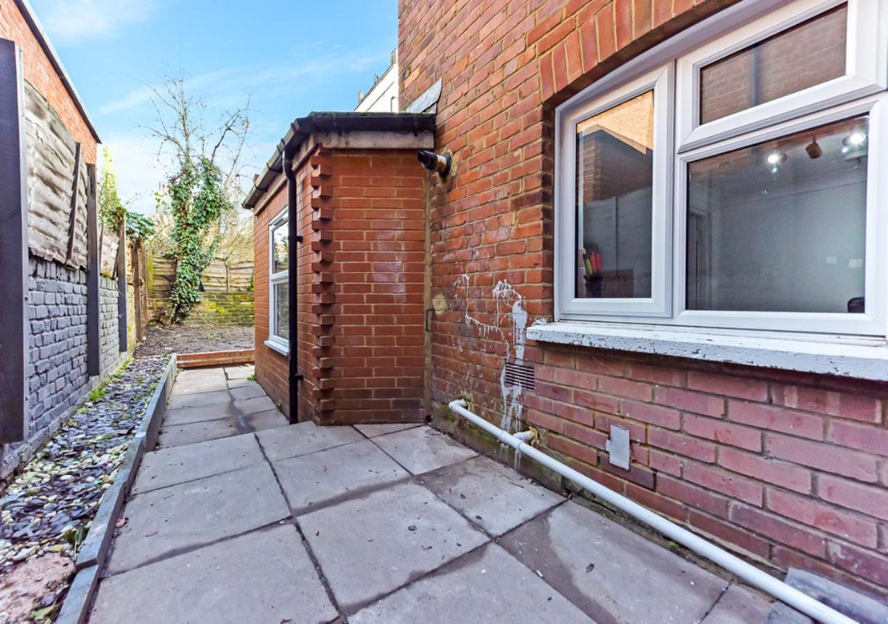 Amazing 2 Bedroom Flat In * London