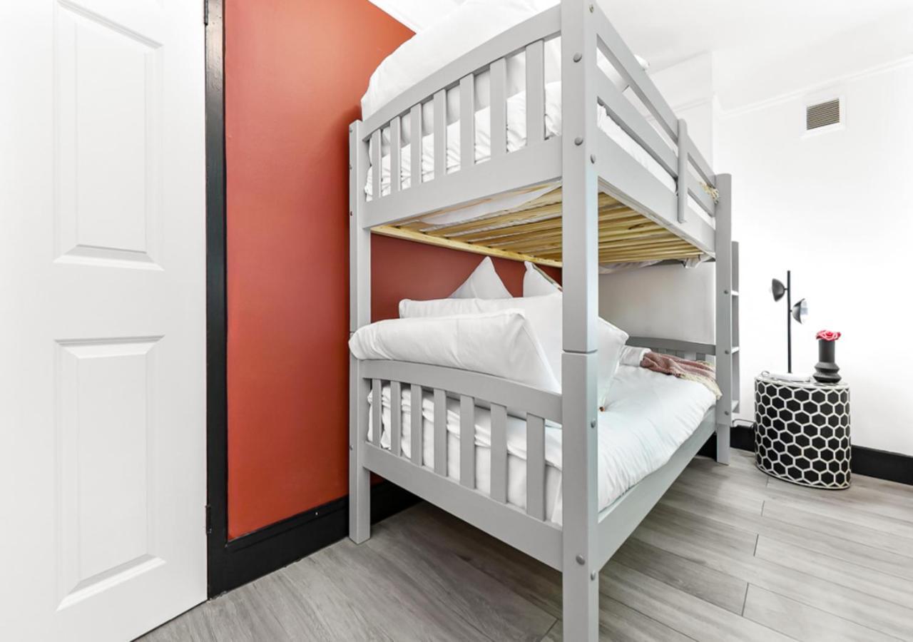 Radiant Serenity 2br Flat Sleeps 4 Warm Ambiance Lägenhet