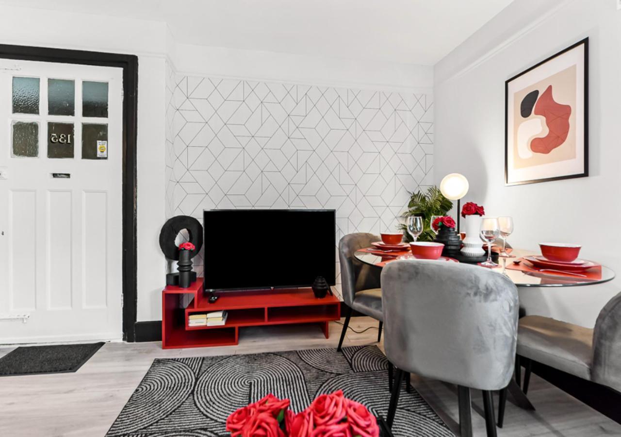 Radiant Serenity 2br Flat Sleeps 4 Warm Ambiance Lägenhet