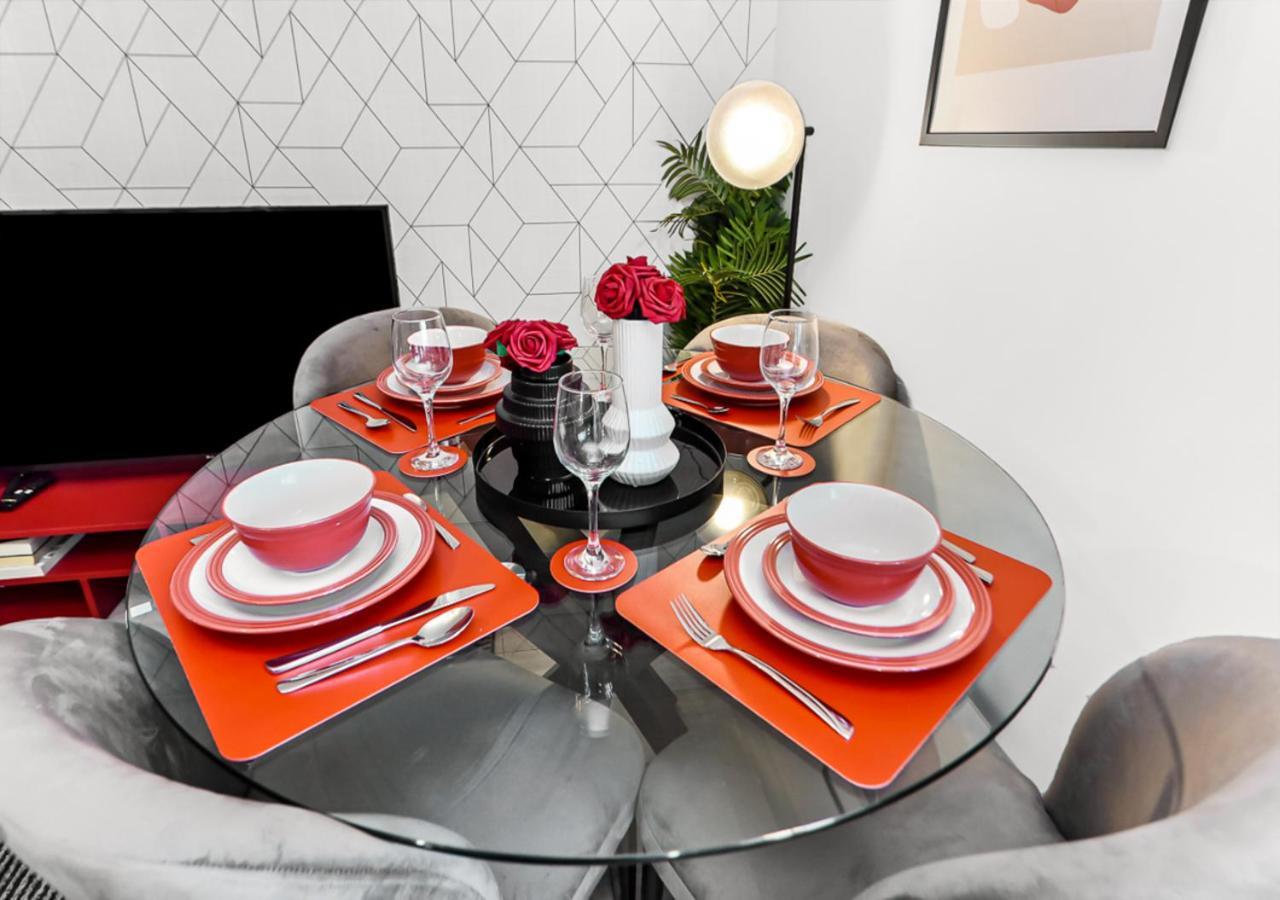 Radiant Serenity 2br Flat Sleeps 4 Warm Ambiance Lägenhet