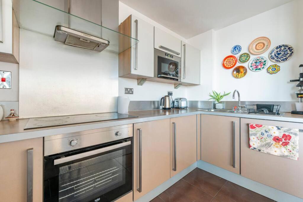 Skylineviews 2 Bed 2 Bath Flat Near Canary Wharf, O2 & Excel Leilighet London