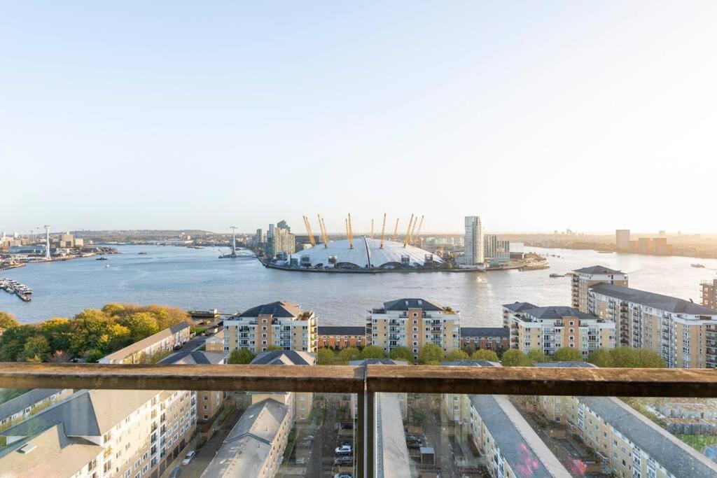Skylineviews 2 Bed 2 Bath Flat Near Canary Wharf, O2 & Excel Leilighet London
