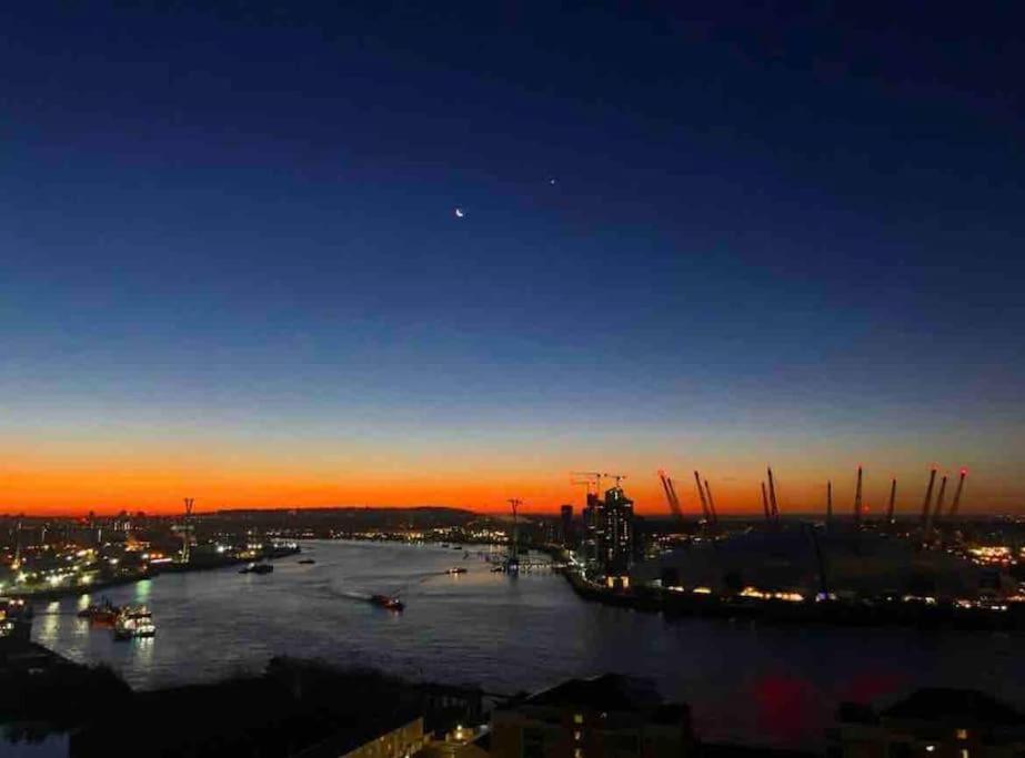 Skylineviews 2 Bed 2 Bath Flat Near Canary Wharf, O2 & Excel