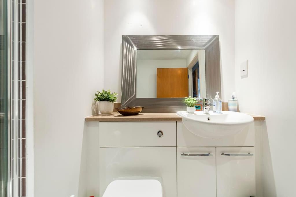 Skylineviews 2 Bed 2 Bath Flat Near Canary Wharf, O2 & Excel Leilighet *