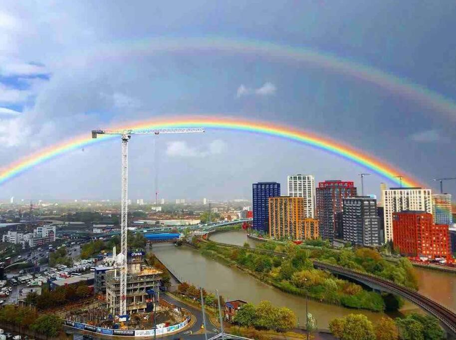 Skylineviews 2 Bed 2 Bath Flat Near Canary Wharf, O2 & Excel Leilighet London