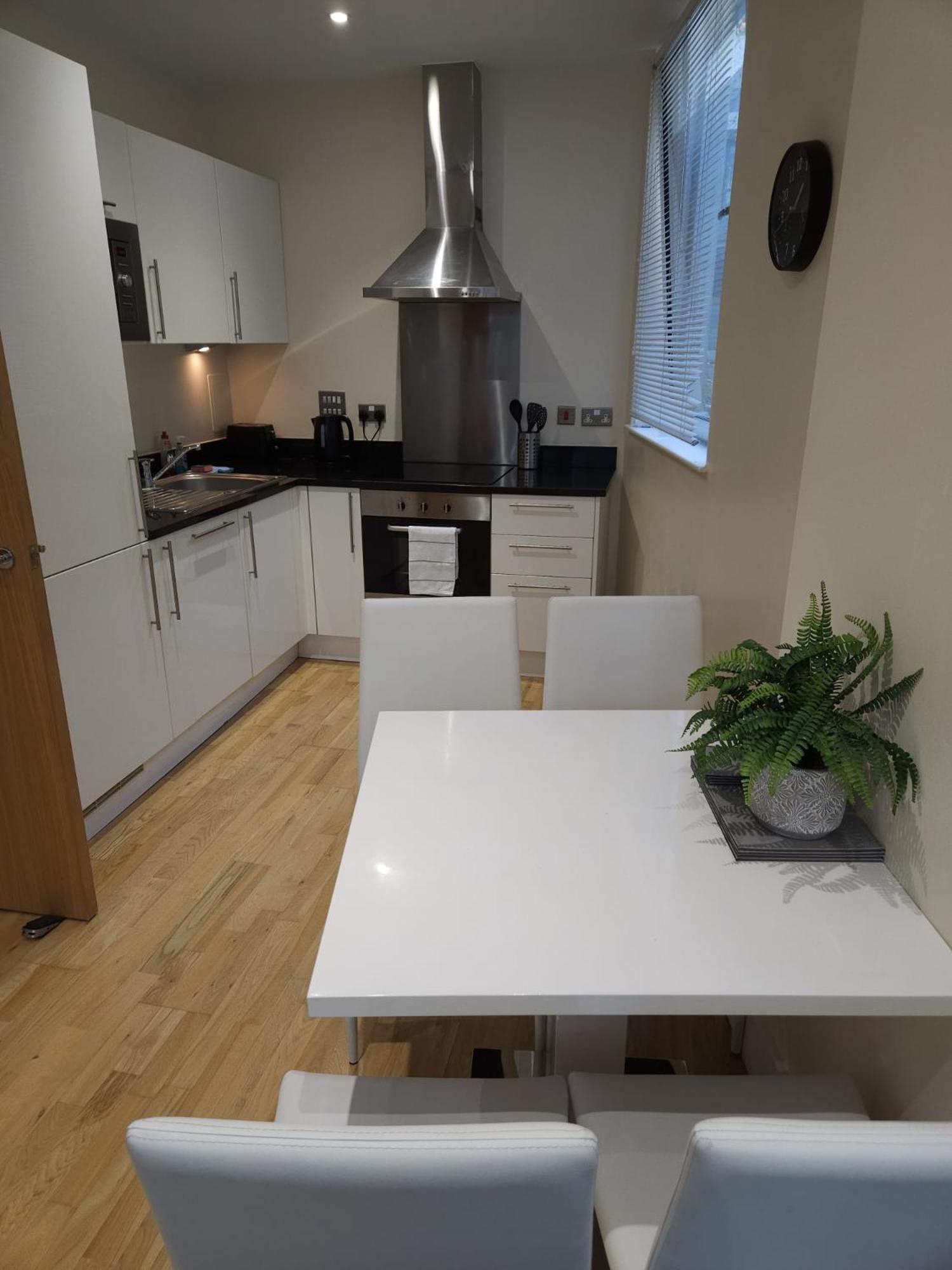 Comfy Spacious In Canary Wharf Apartment London