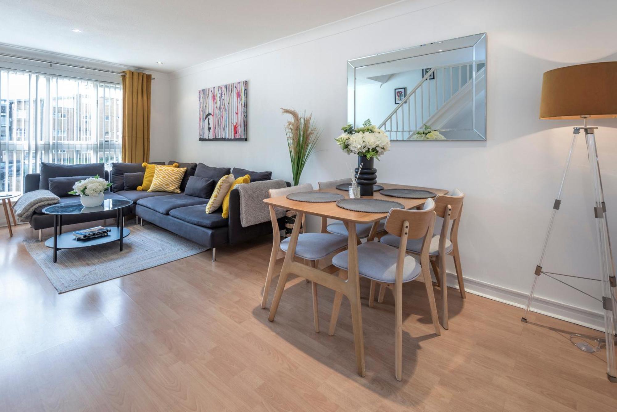 2 Bed Town House With Garden In Hackney, Lejlighed