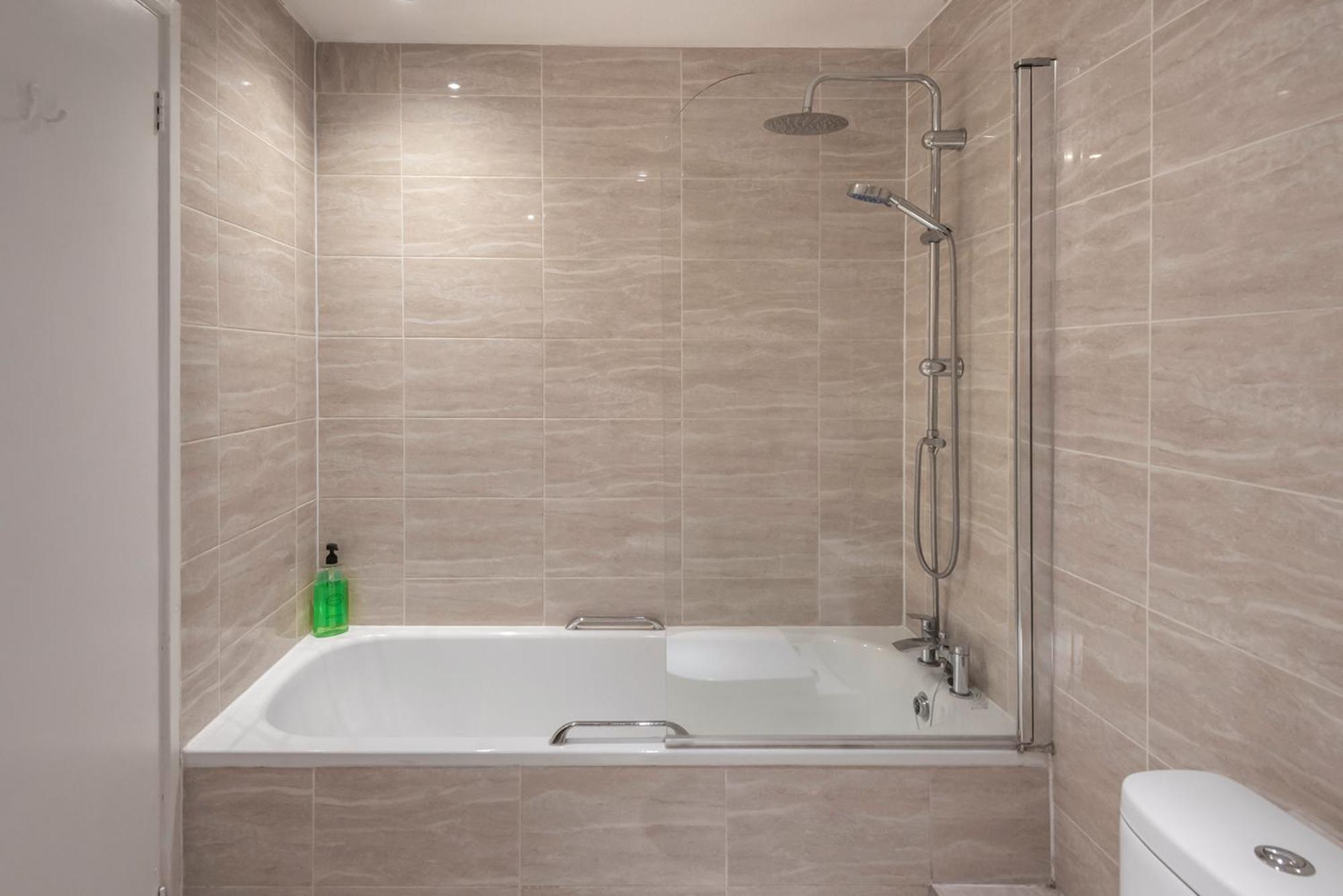 2 Bed Town House With Garden In Hackney, Lejlighed