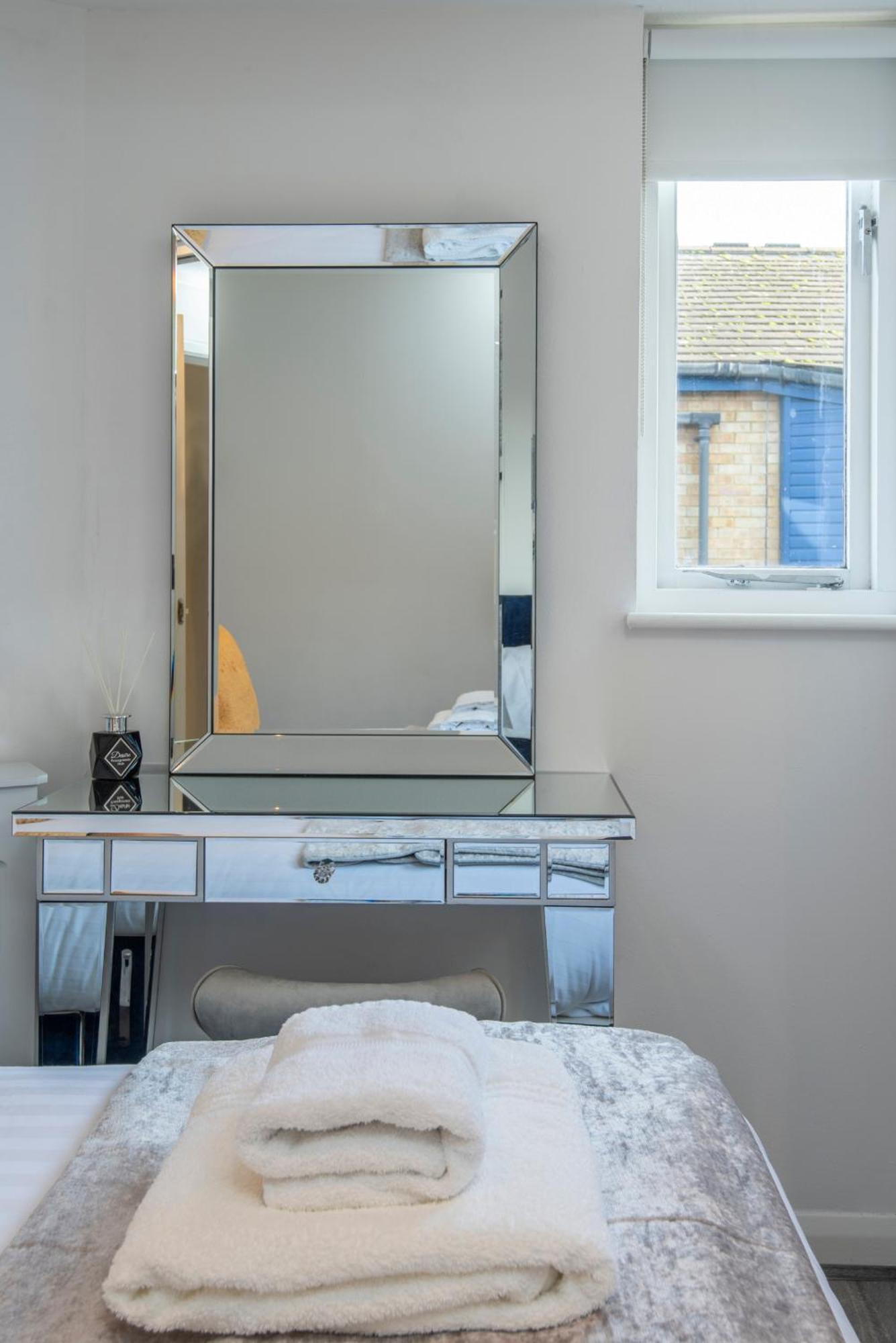 2 Bed Town House With Garden In Hackney, Lejlighed *