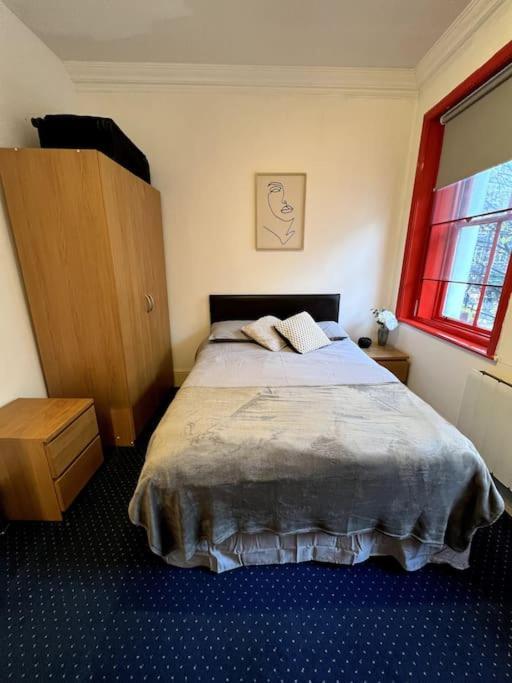 Flat In Central *