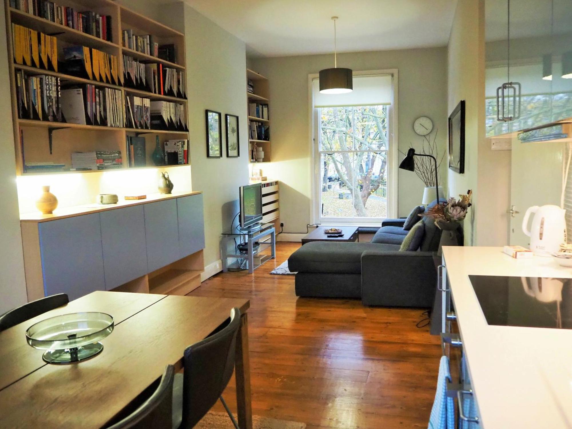 Vakantiehuis Stunning House Overlooking Local Park *