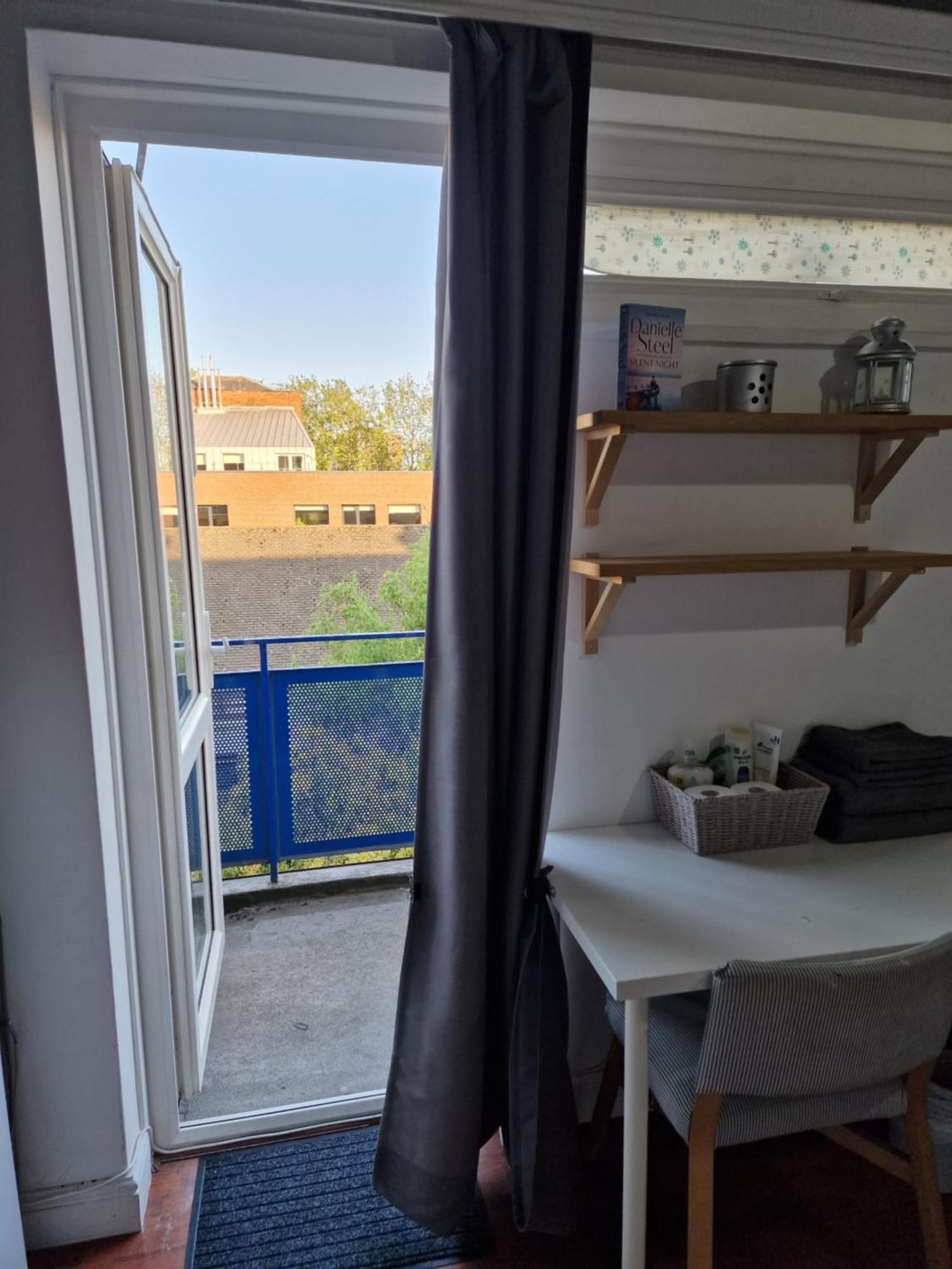 Spacious Private Balcony - Central - Zone 1 - Elephant And Castle * Londra