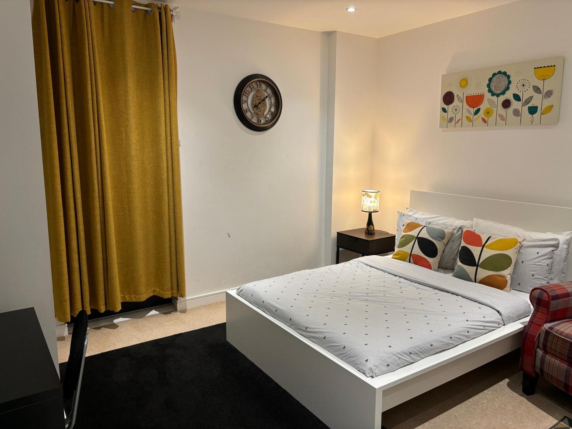 Modern En-suite And Self Catering In Homestay London
