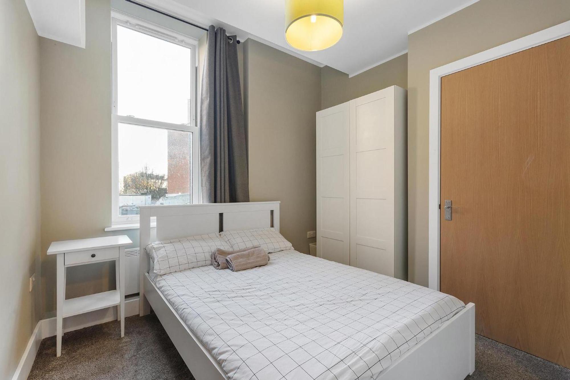 221 Clapham Road Apartment *