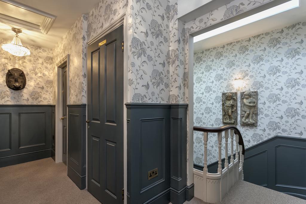 The Clerk & Well Pub And 4*