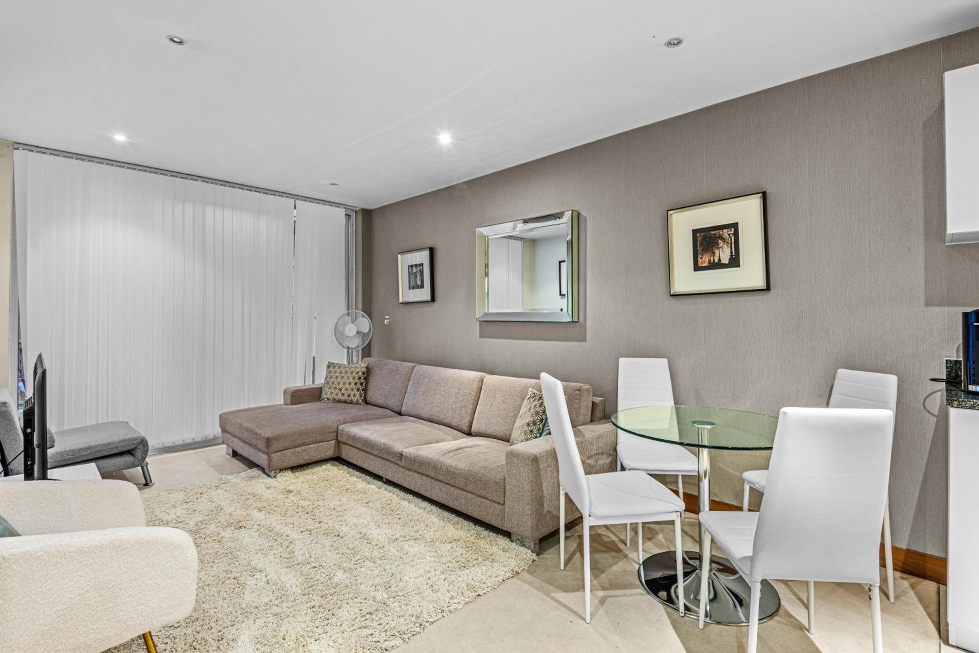 Londwell, Chelsea Living, Flat With Balcony * Londen