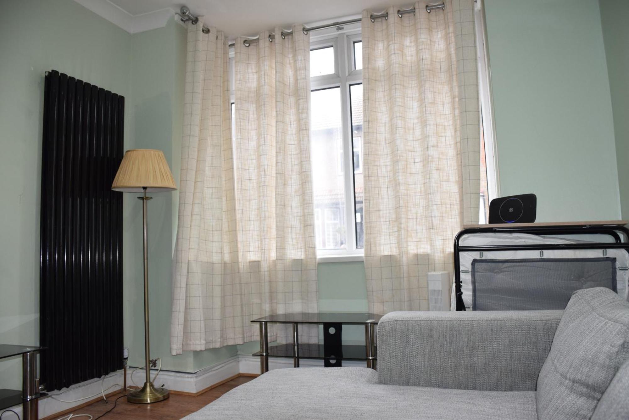 Three Bedroom House Lancaster Road Vakantiehuis Londen