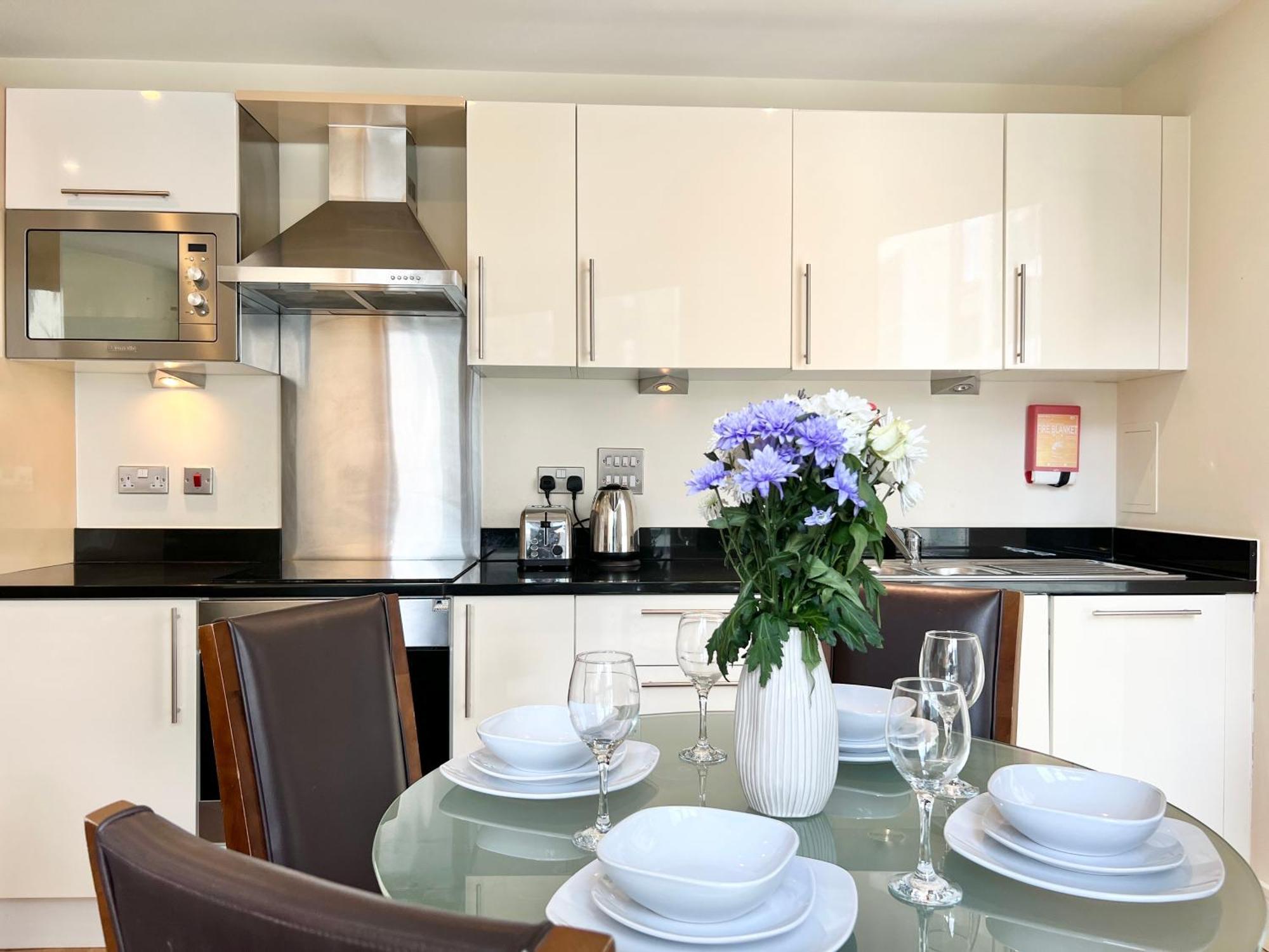 Vip Serviced Perfect Location Business & Leisure Apartment *