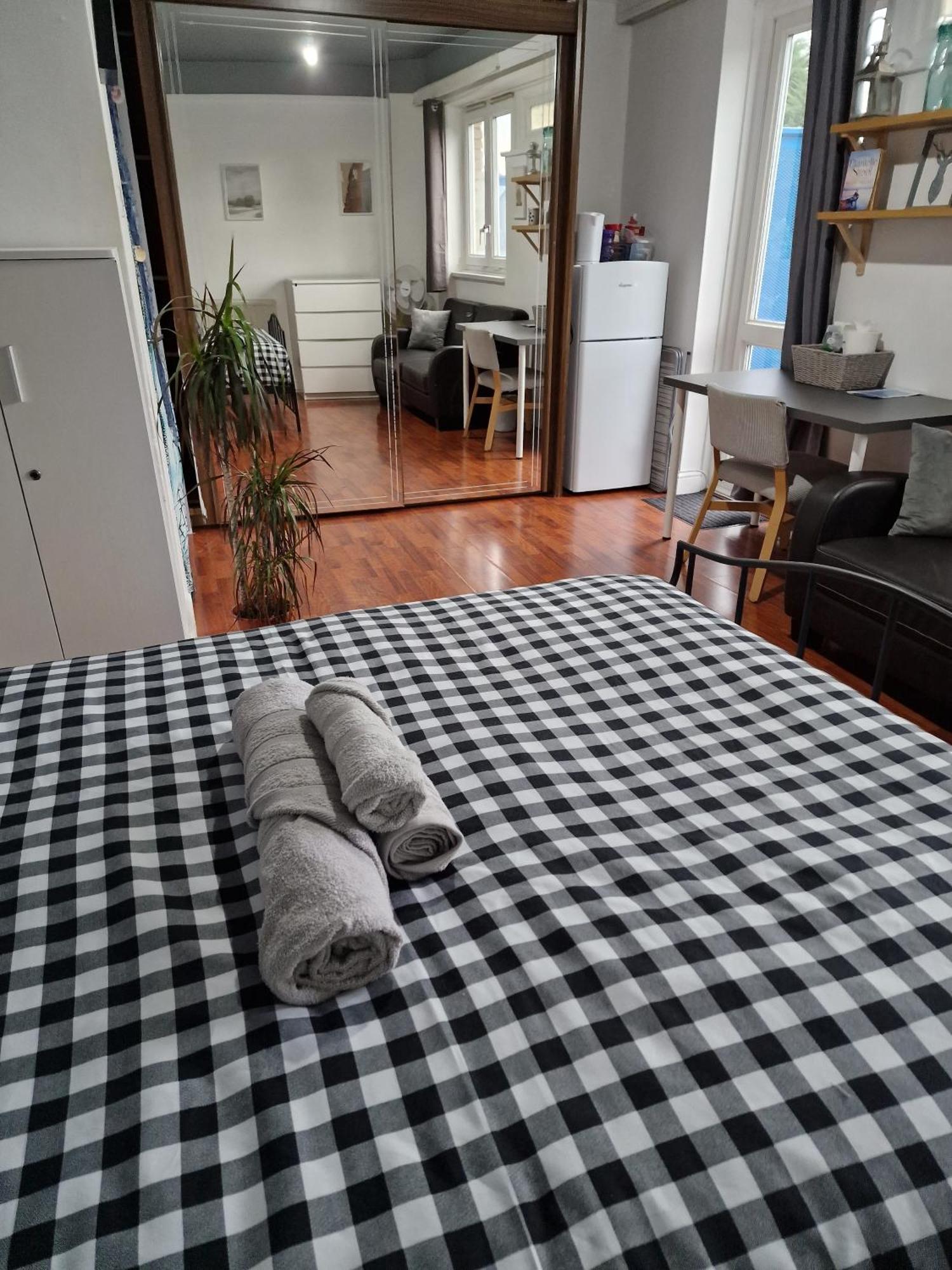 Spacious Private Balcony - Central - Zone 1 - Elephant And Castle * Londra