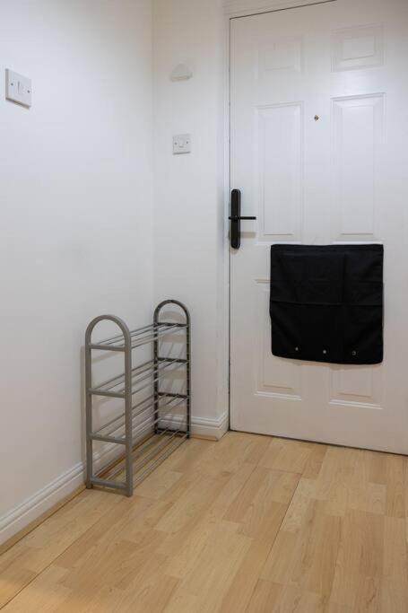 Morden Apartment, By The Sea With Free Parking Appartement Londen