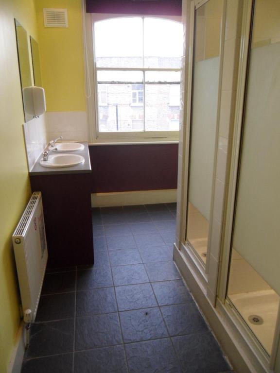 Arsenal Tavern Hostel *