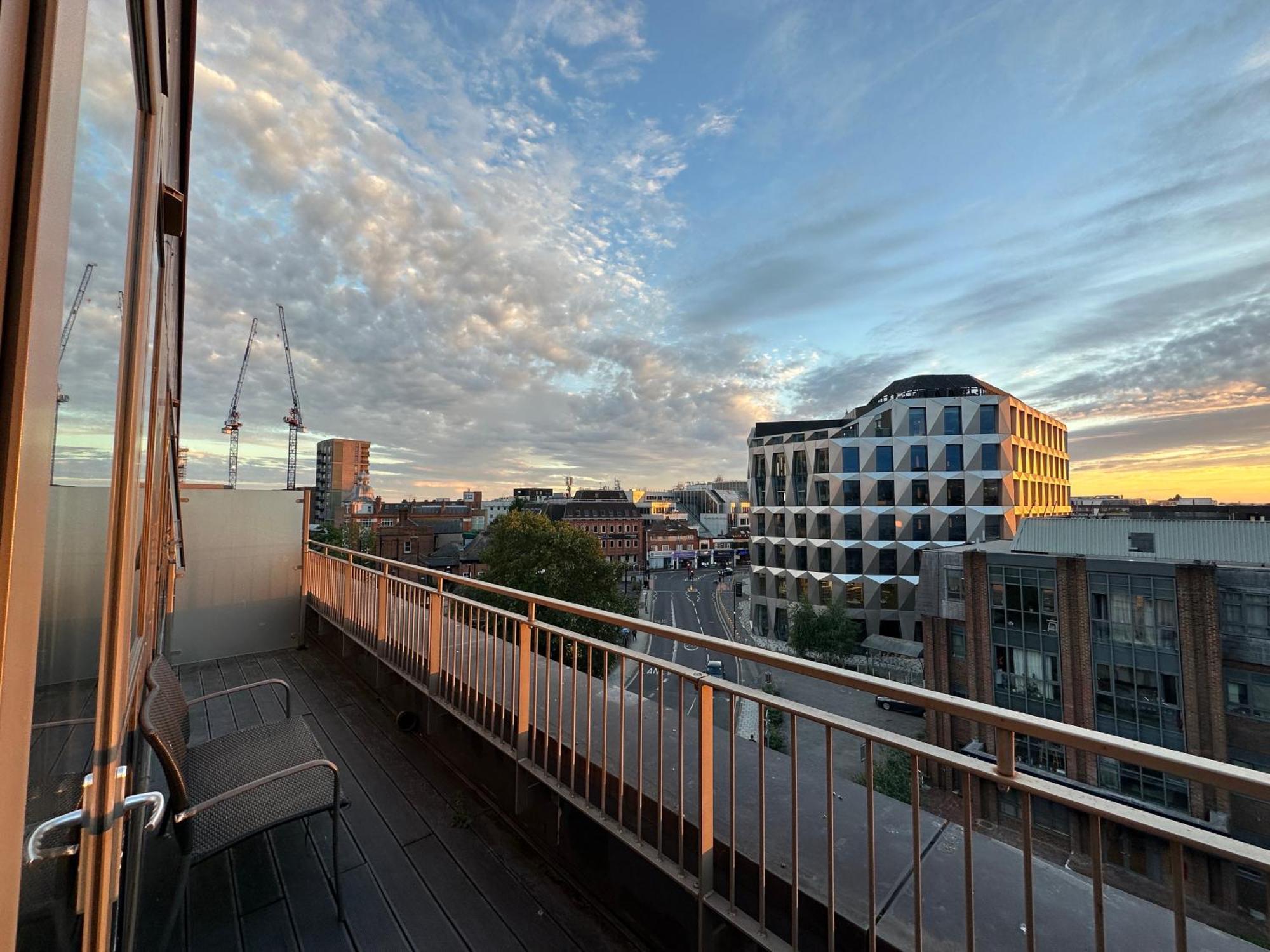 Spacious 2 Bedroom Penthouse Retreat London