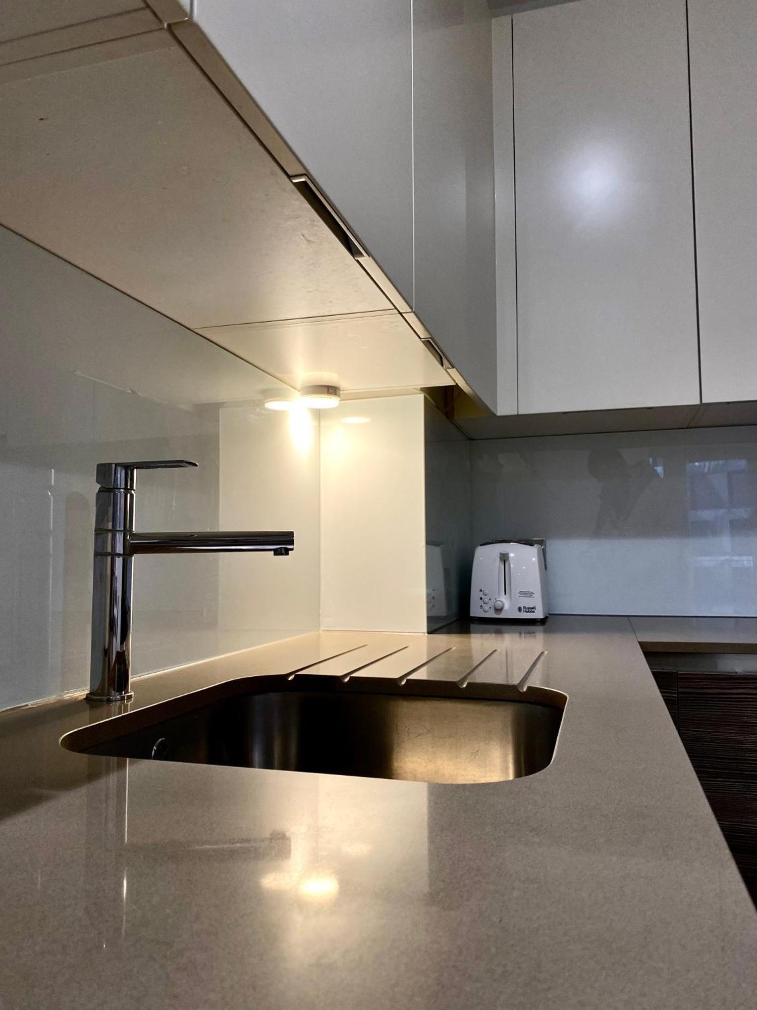 Spacious 2 Bedroom Penthouse Retreat Apartment
