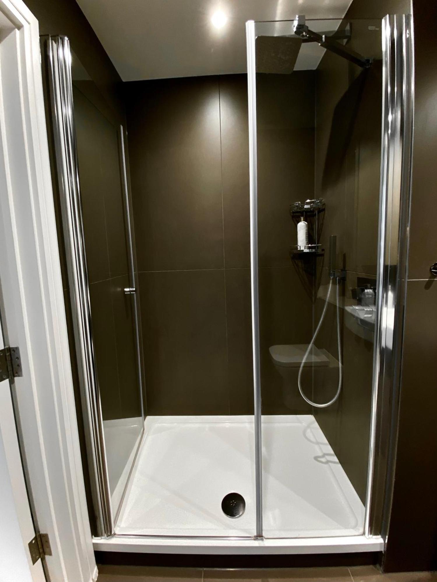 Spacious 2 Bedroom Penthouse Retreat Apartment