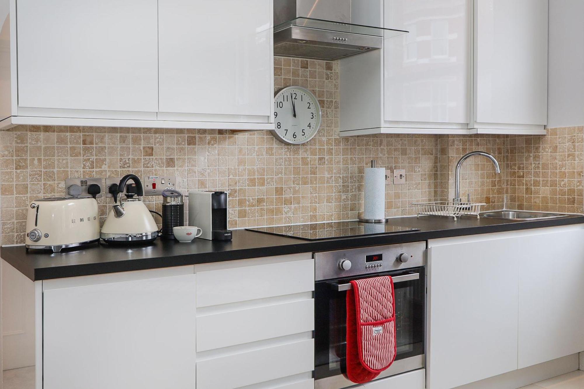 Cosy Kensington Flat, 2 Min To Tube Lägenhet London