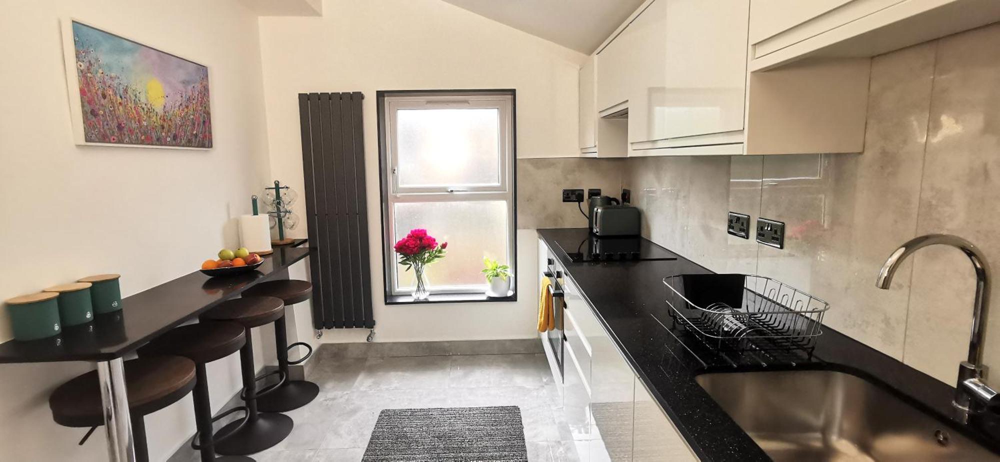 Apartment Beautiful Sleeps 6, 2 Minutes To Metro London