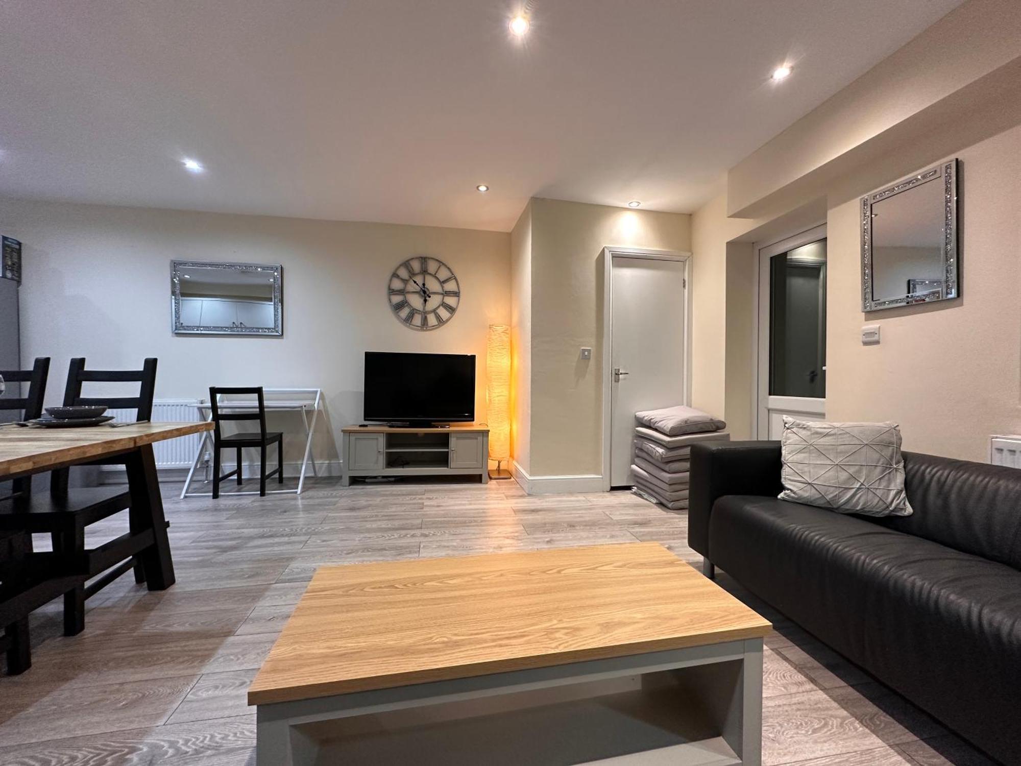 5 Bed 5 Bath / Brick Lane E1 *