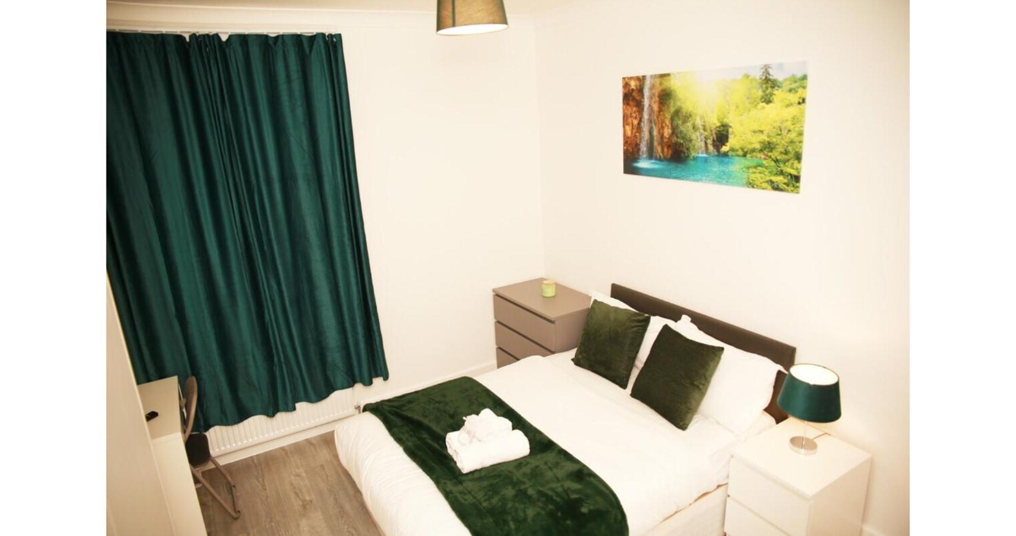 Cricklewood Deluxe Ensuite