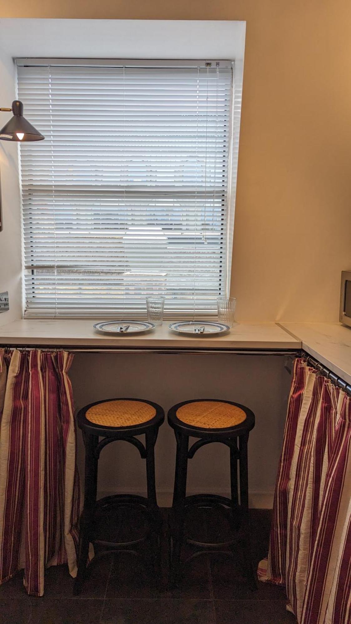 Appartement Charming & Quaint Old Compton - Quiet Guests Only Allowed, No Parties Allowed, Over 25 Years Old Or Families *