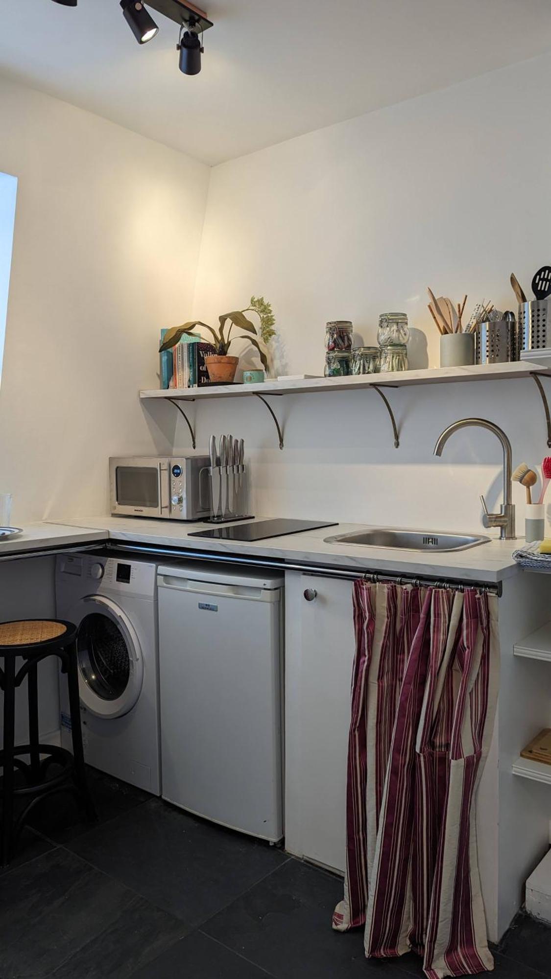 Appartement Charming & Quaint Old Compton - Quiet Guests Only Allowed, No Parties Allowed, Over 25 Years Old Or Families *