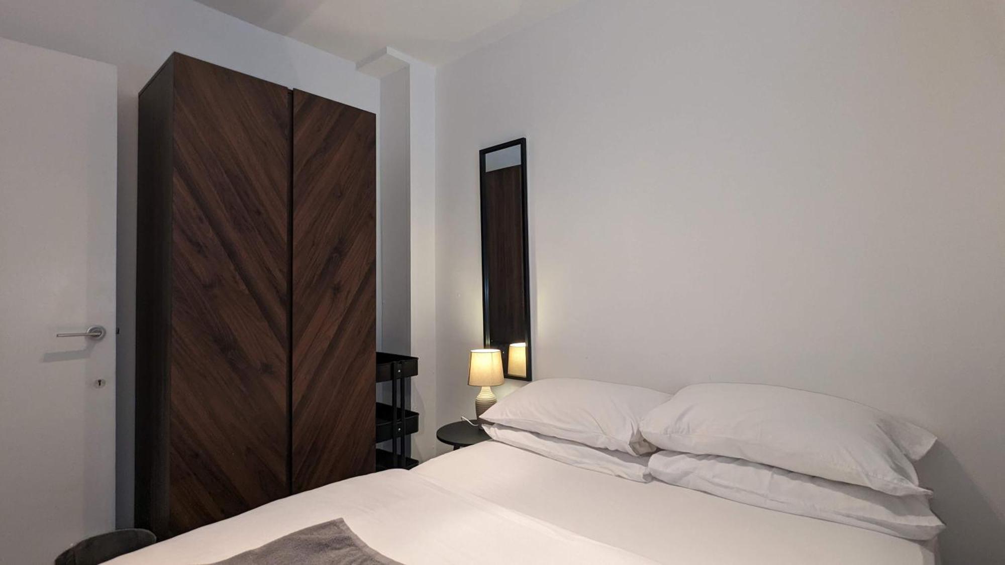 Charming & Quaint Old Compton - Quiet Guests Only Allowed, No Parties Allowed, Over 25 Years Old Or Families Appartement