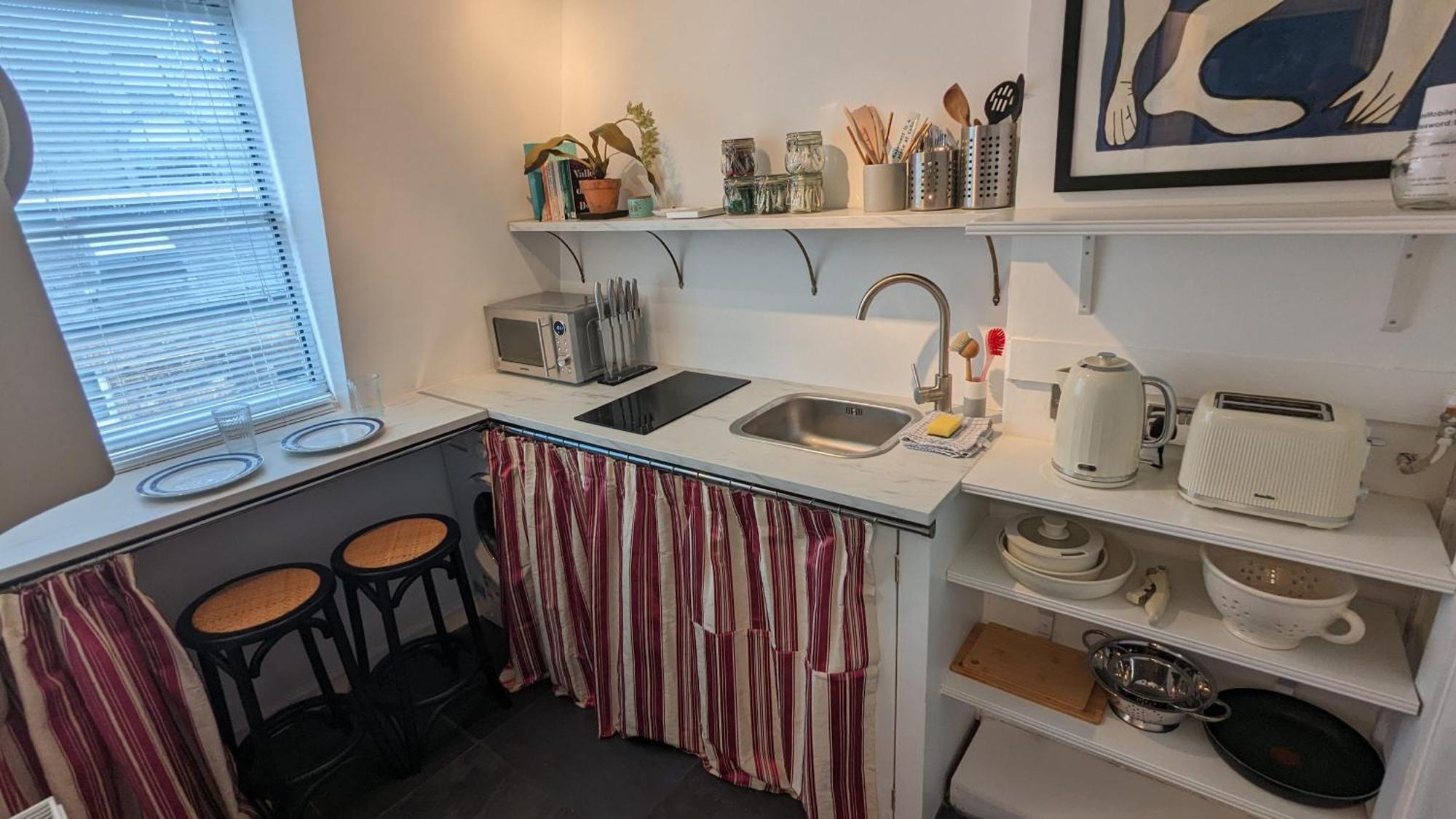 Charming & Quaint Old Compton - Quiet Guests Only Allowed, No Parties Allowed, Over 25 Years Old Or Families Lägenhet London