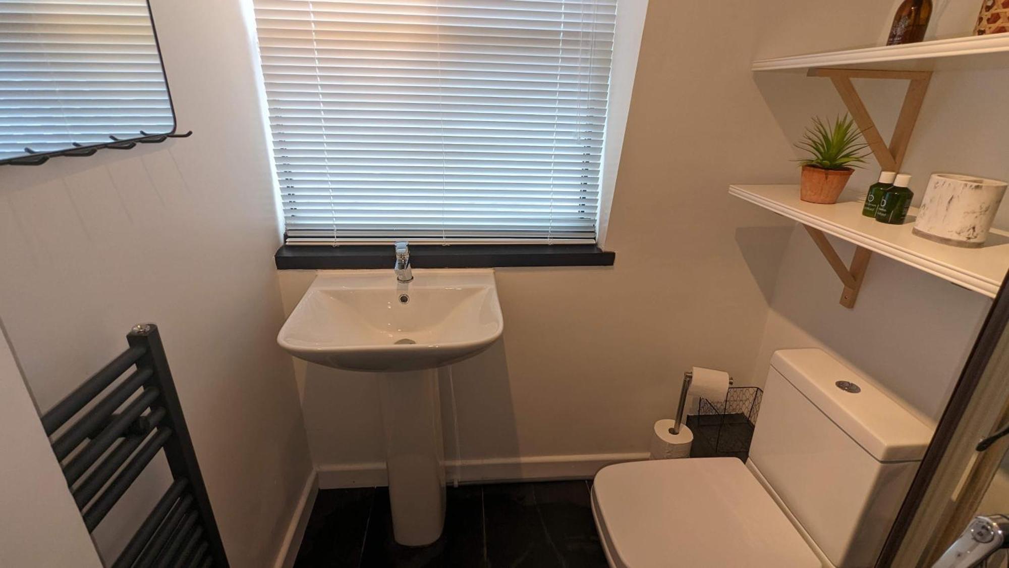 Appartement Charming & Quaint Old Compton - Quiet Guests Only Allowed, No Parties Allowed, Over 25 Years Old Or Families *