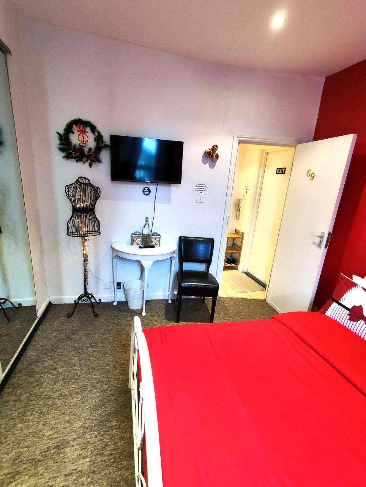 Double Lgbt Bed & Breakfast *