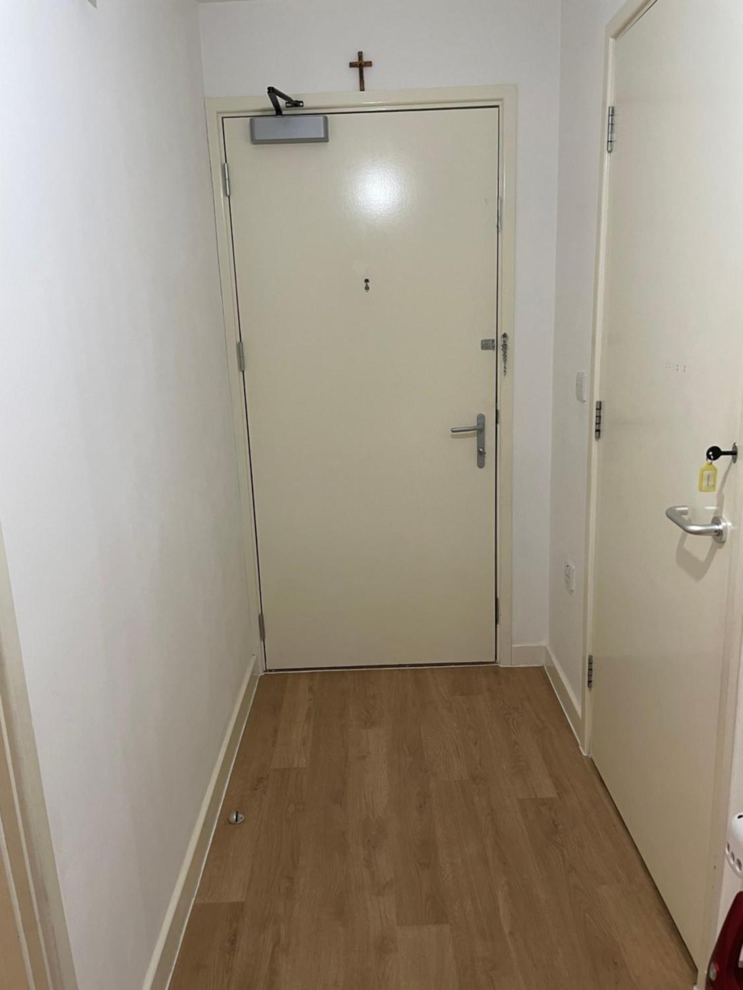 Leilighet Spacious 2 Bedroom Modern Flat & Parking