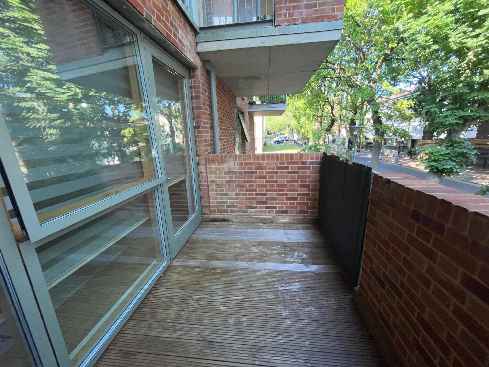 Spacious 2 Bedroom Modern Flat & Parking Leilighet *