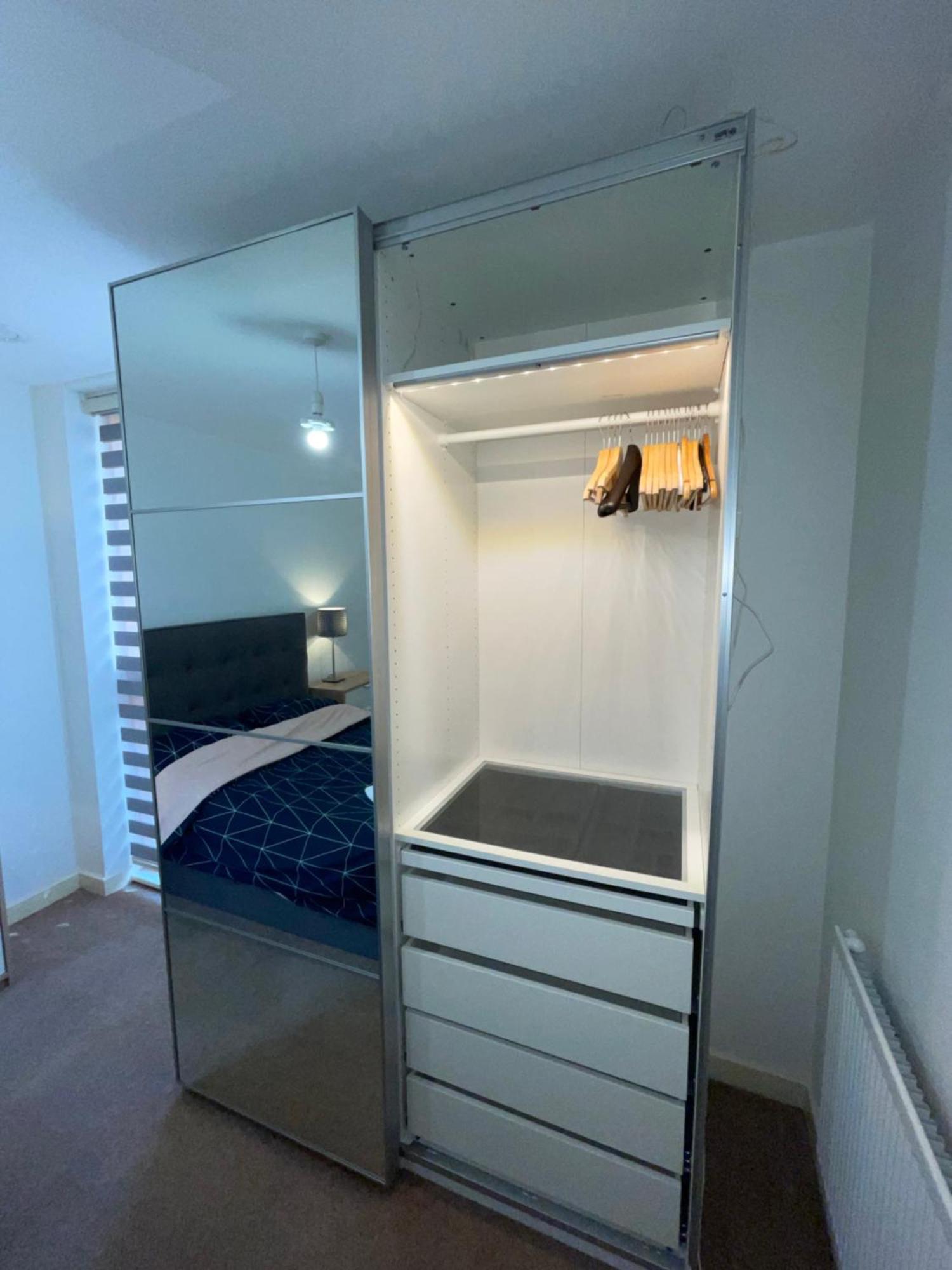 Spacious 2 Bedroom Modern Flat & Parking Leilighet London