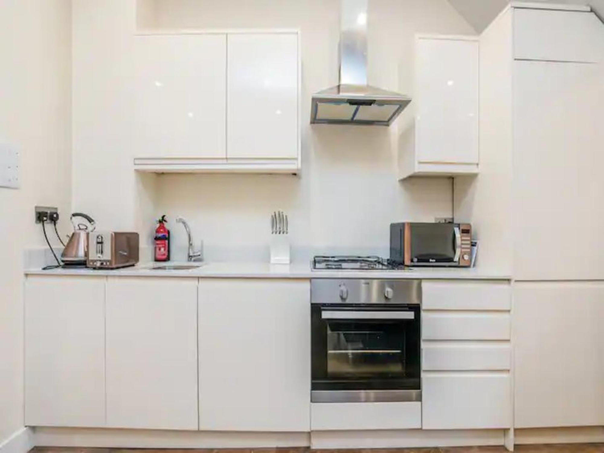 Apartment Ealing Queen Of The Suburbs One Bedroom Pass The Keys